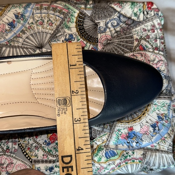 Easy Spirit Navy Leather Rounded Toe Pumps. 1.75” Heel. Size 8 - Picture 8 of 10